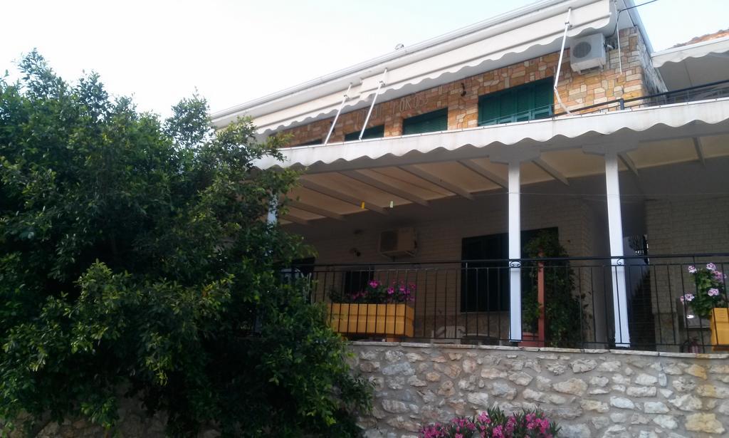 Porto Poros Apartment Mikros Gialos Exterior photo