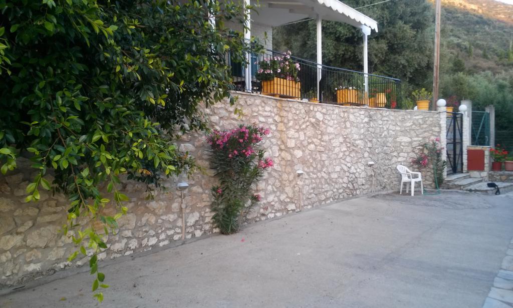 Porto Poros Apartment Mikros Gialos Exterior photo
